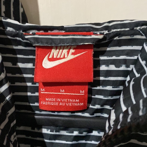 NIKE Size M Ladies Jacket In Perfect Cond - Picture 5 of 8